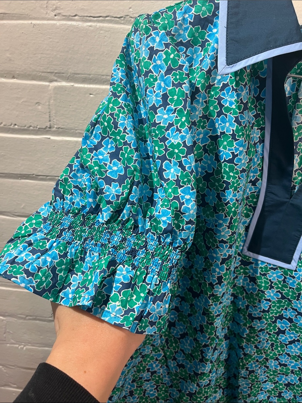 entro Blue and Green Floral Popover Top with Navy Trim - Picture 4 of 6